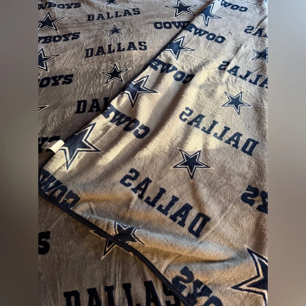 Dallas Cowboys Queen Top 60x 70 Blanket 100% Polyester